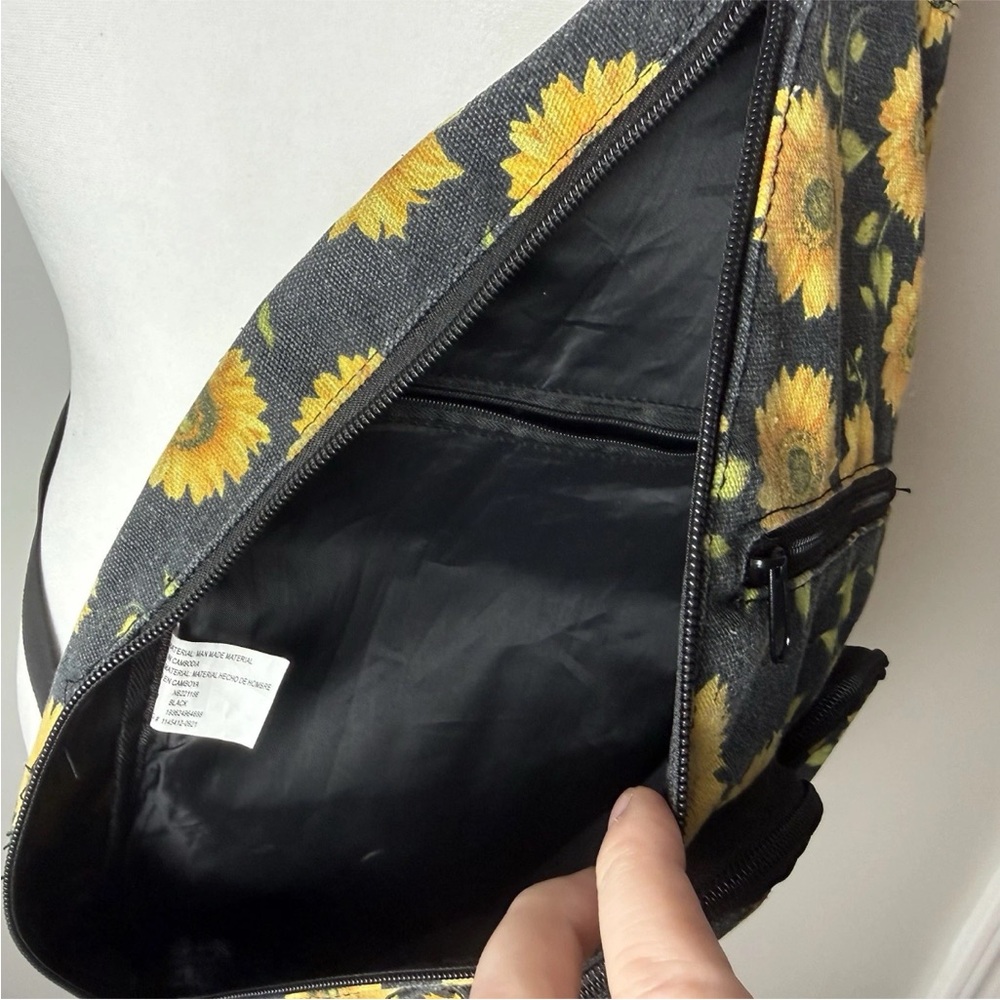 Cargo Sling Bag Sunflowers Black Gold Green Outer Pockets Inner Zip Pocket Clean - Picture 5 of 6